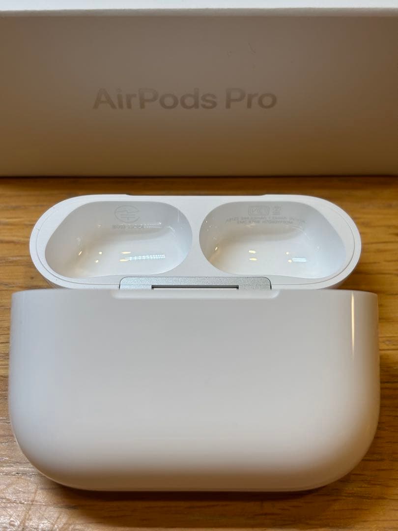 新品　AirPods Pro 3 正規品　充電ケースのみ