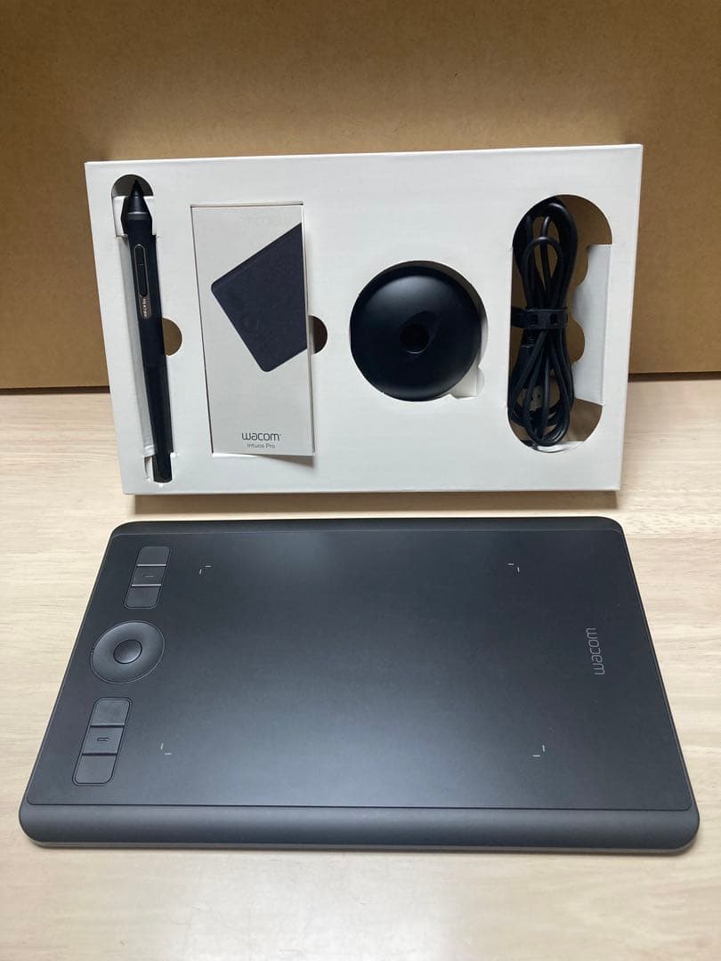 wacom Intuos Pro ペンタブレット　スモール　動作確認済み　外箱付