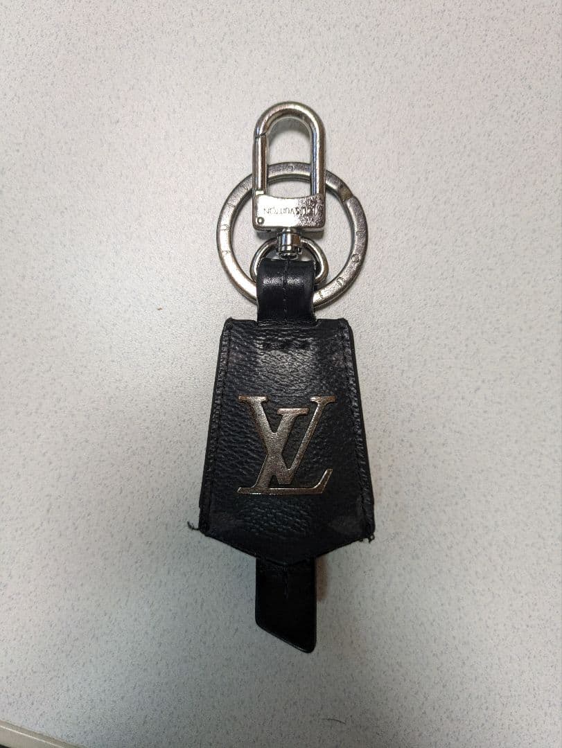 ルイ・ヴィトン キーホルダー 黒 レザー