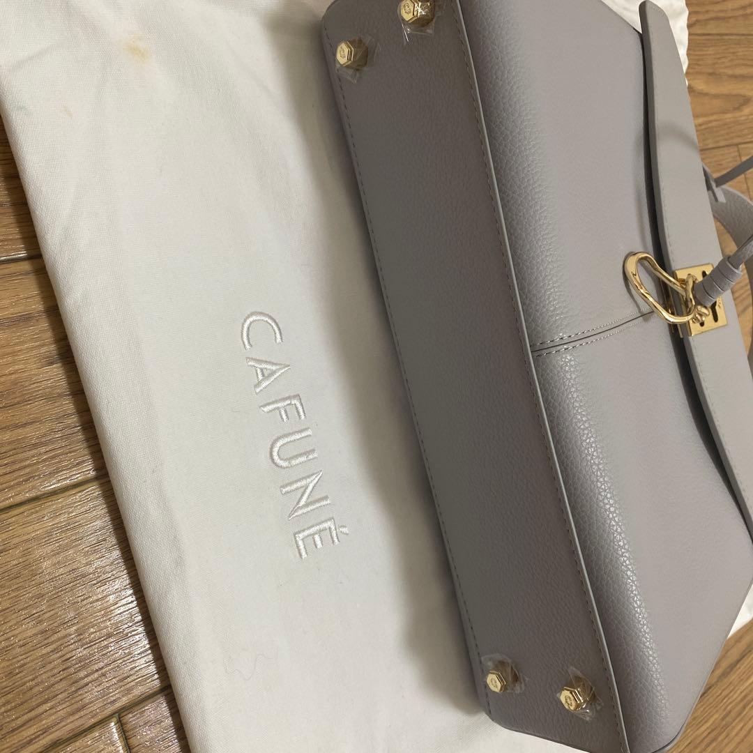 CAFUNÉ スチールレザーハンドバッグ