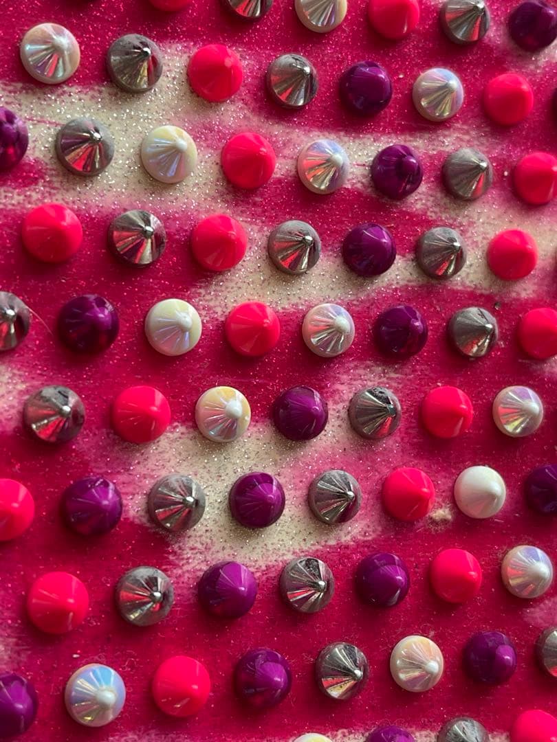 クリスチャンルブタン　スタッズ付きピンククラッチバッグ