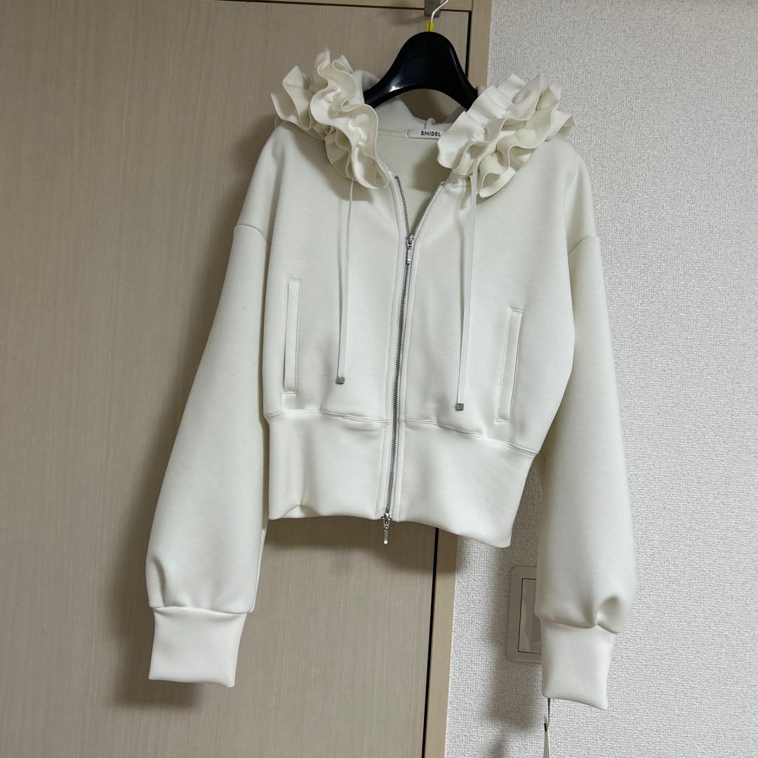 SNIDEL フリル付きホワイトパーカー