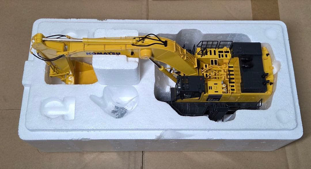PC1250-11 1/50 コマツ ショベルカー 建機 komatsu NZG