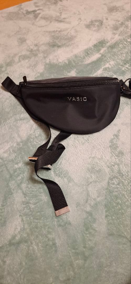 VASIC ブラック ボディバッグ