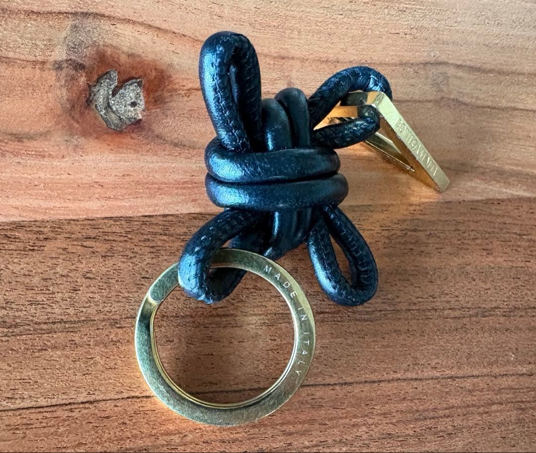 【希少品】【美品】BOTTEGA VENETAトライアングルキーリング