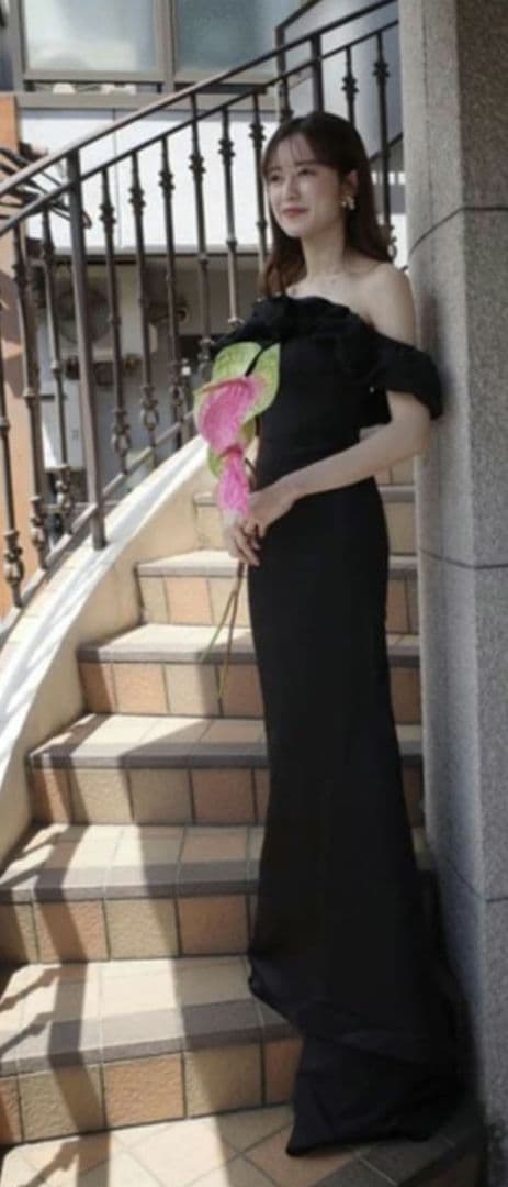 《unq》オフショルダー ソフトマーメイドドレス ブラック