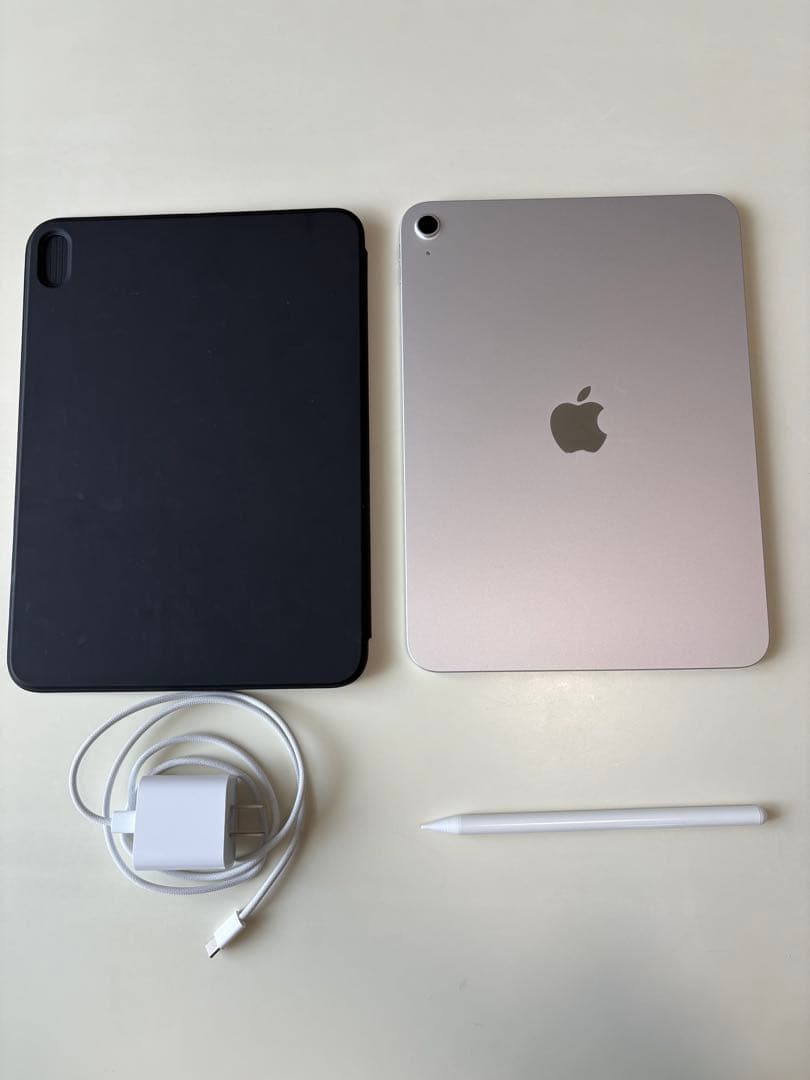 iPad A16本体 シルバー ブラックカバー付き