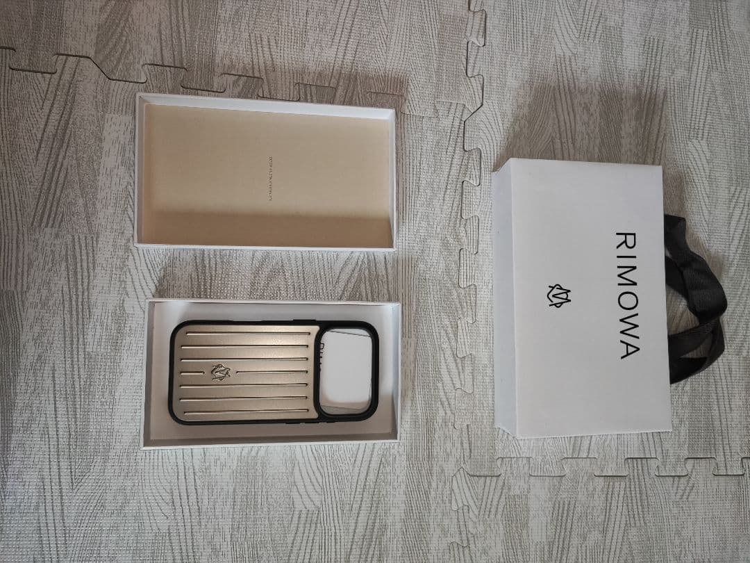 【正規品】RIMOWA iPhone 17 Pro ケース　（箱•リモワ小袋付）