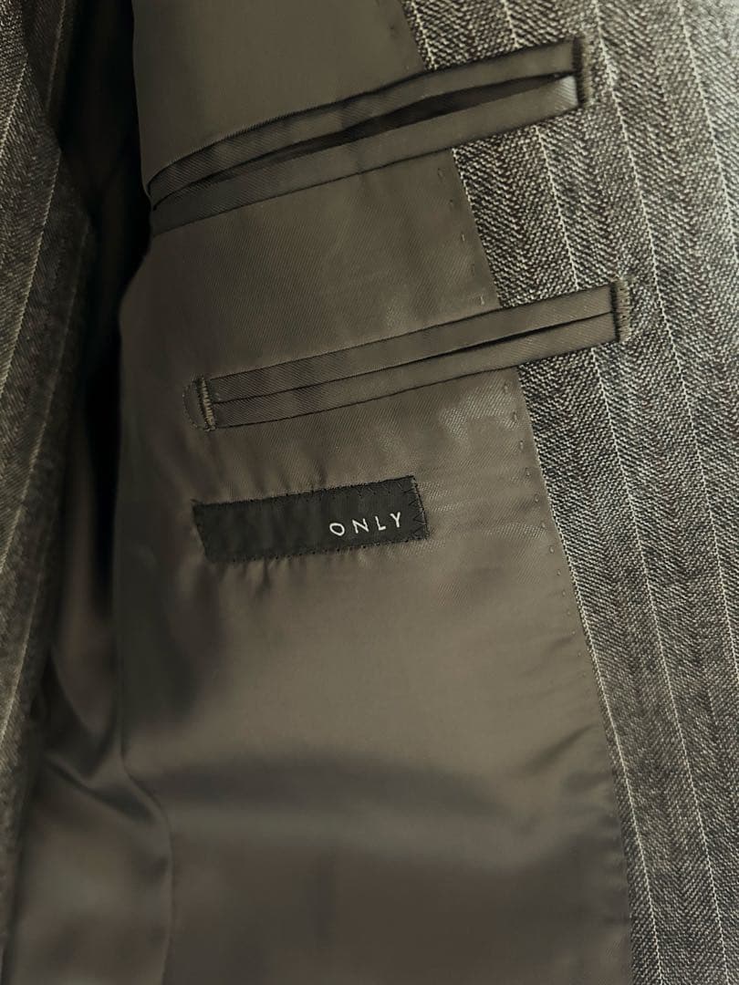 【SG様】ONLY グレー ストライプ 3Pビジネススーツ