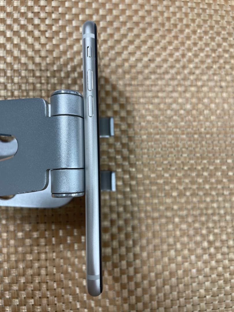 iPhone SE 第3世代64 GB スターライトSIMフリー【9537】