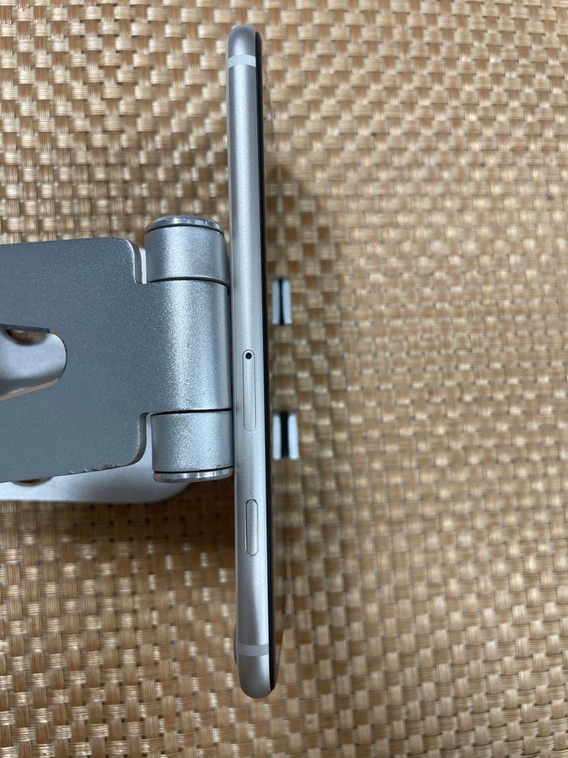 iPhone SE 第3世代64 GB スターライトSIMフリー【9537】