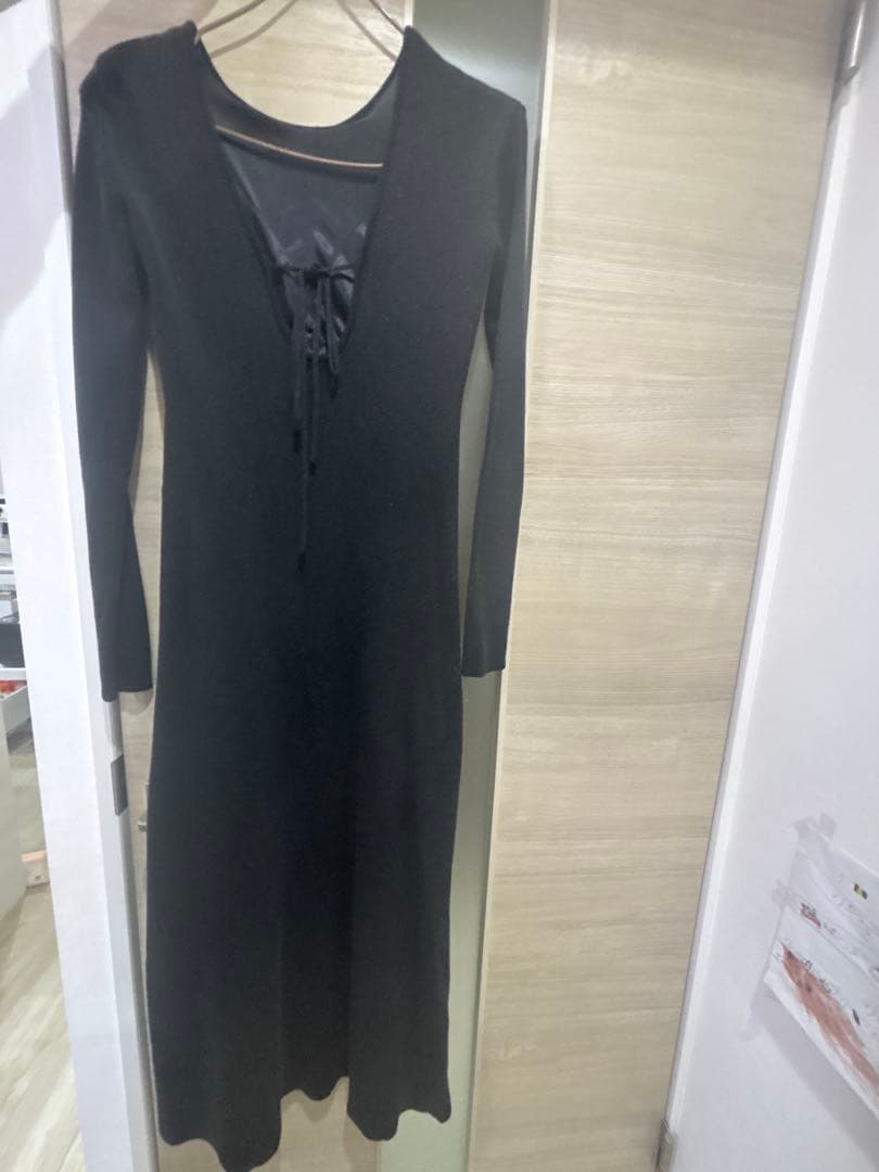 美品 anuans グリッターリブニットワンピース　（BLACK）