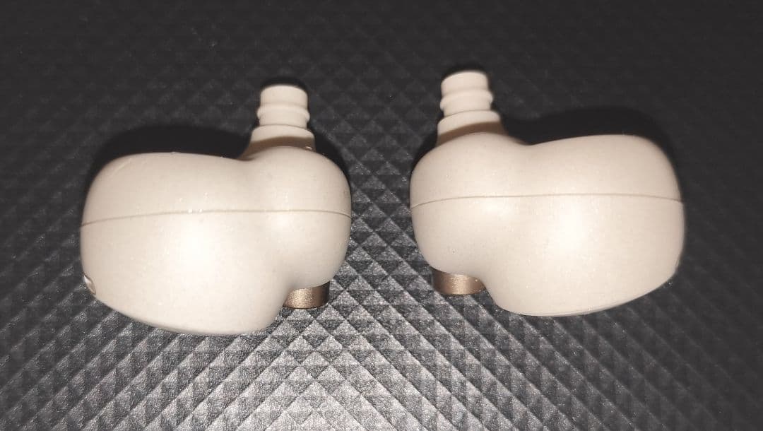 ソニー WF-1000XM4 バッテリー新品交換済 プラチナシルバー