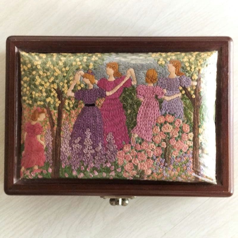 刺繍　アクセサリー木製ボックス 2個