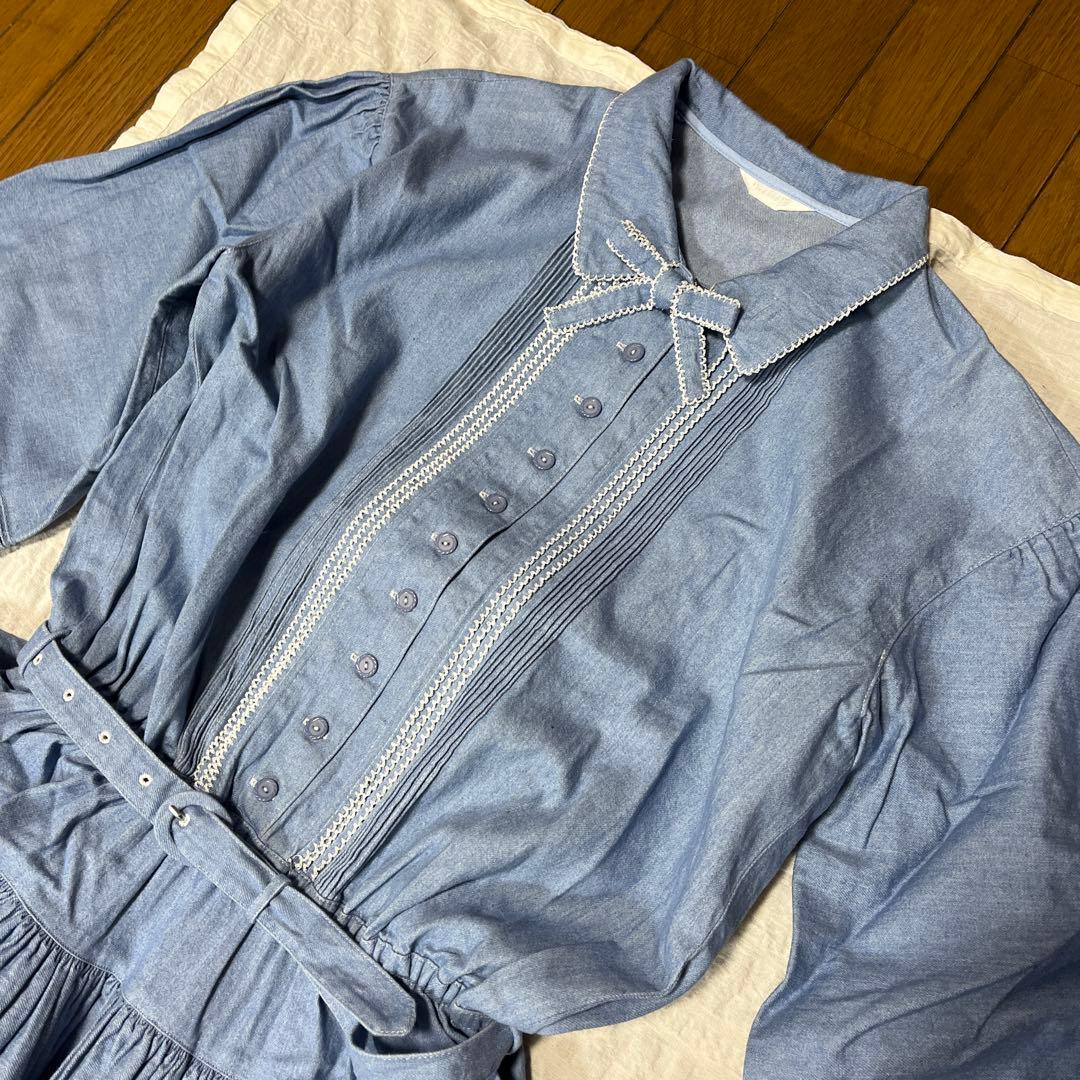 ピンクハウス　デニムはしごパッチワンピース　淡いブルー　白詰草