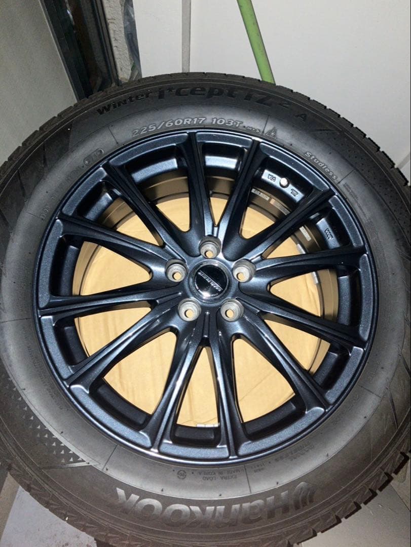 け*い様 [美品] 225/60R17 タイヤホイールセット Hankook ス