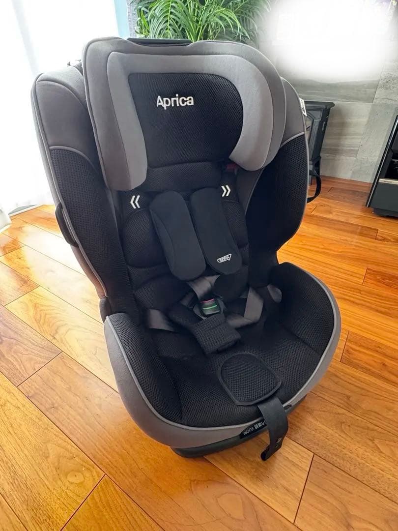 Aprica form fit AB チャイルドシート ブラック・グレー