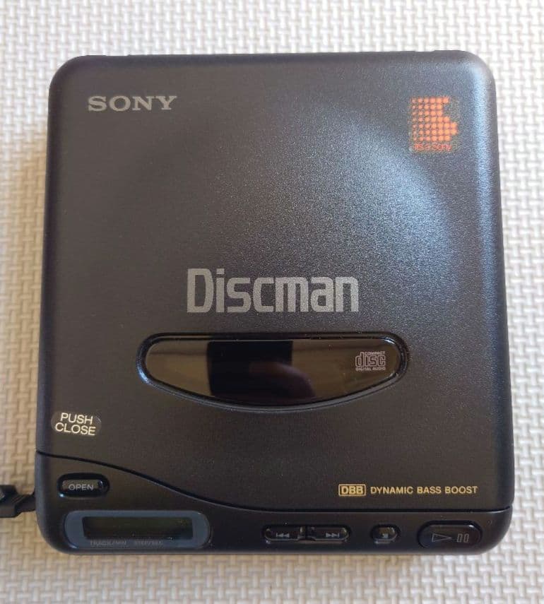 SONY Discman D-11 ポータブルCDプレーヤー
