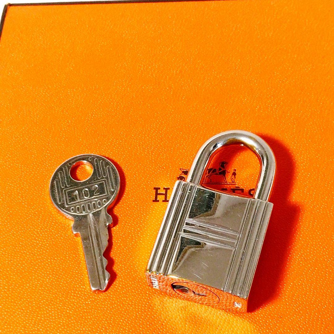HERMES エルメス カデナ南京錠パドロック　チャームアクセサリー