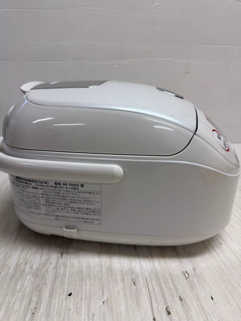 象印　圧力炊飯器3合炊き　NP-RN05　22年製