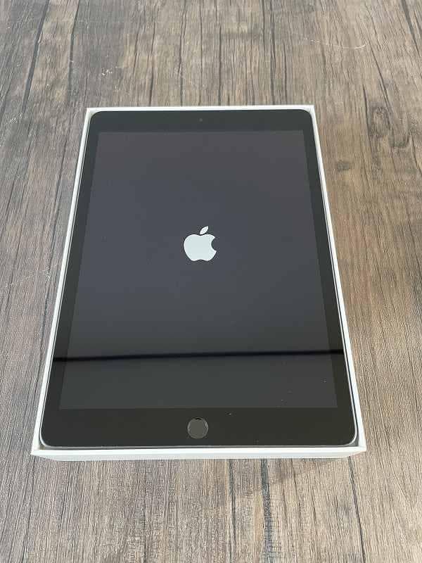 ⑪【美品】iPad Apple 第9世代　Wi-Fiモデル　64GB