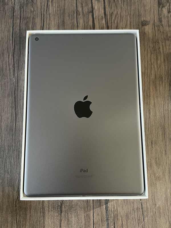 ⑪【美品】iPad Apple 第9世代　Wi-Fiモデル　64GB
