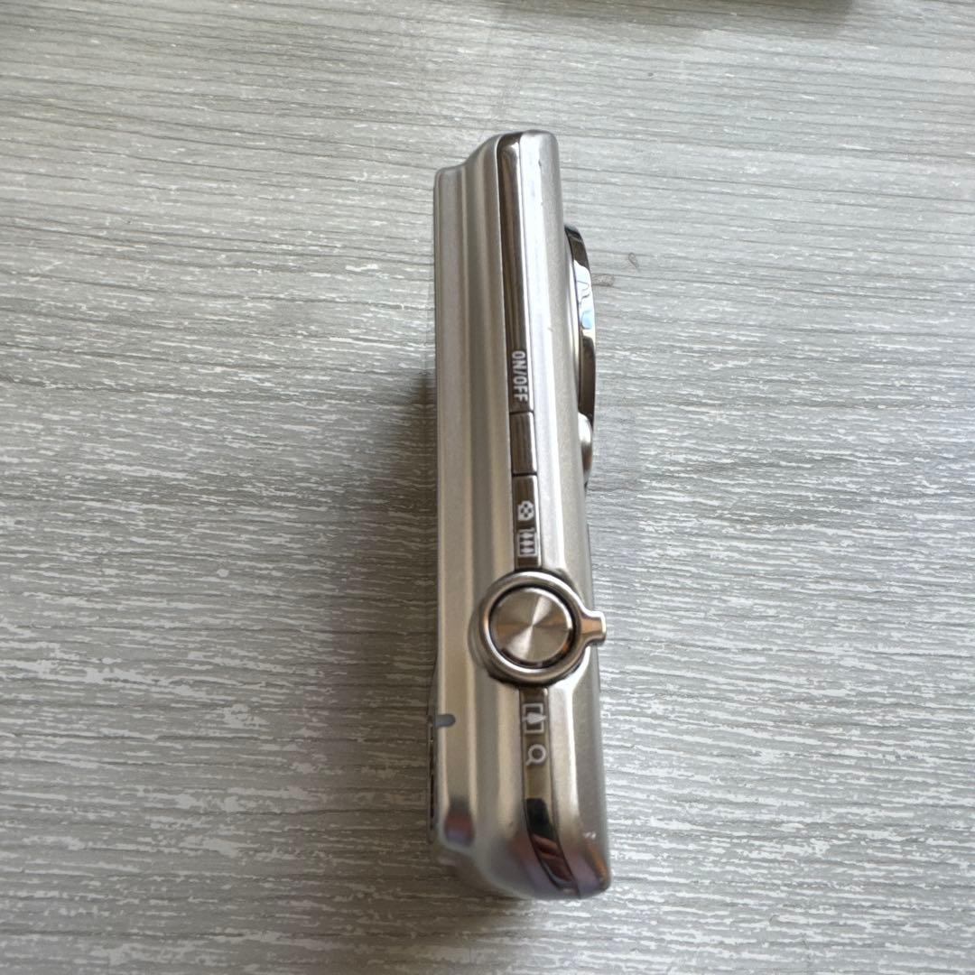 CASIO EXILIM 16.1メガピクセル コンパクトデジタルカメラ