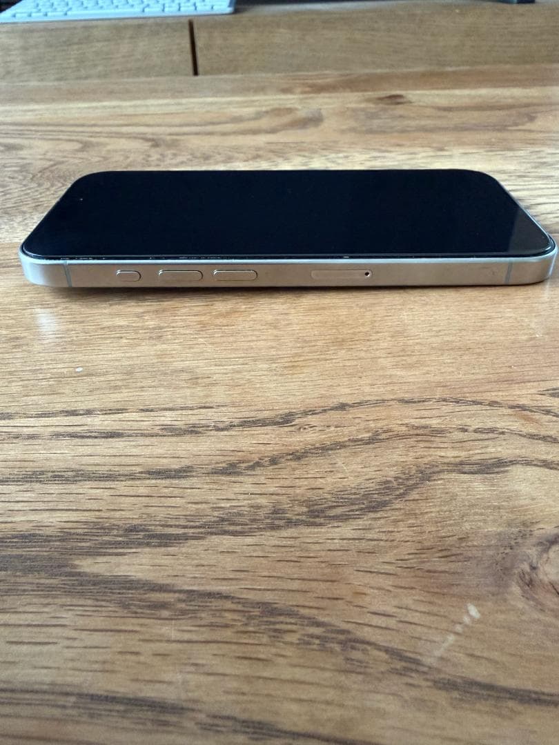 iPhone 15 Pro ナチュラルチタニウム128GB 美品