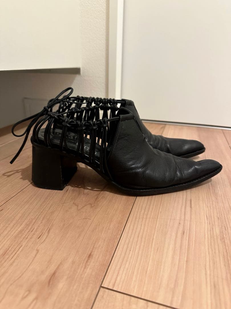 裏張り済み　【UNTISHOLD】 Klara 37 Black