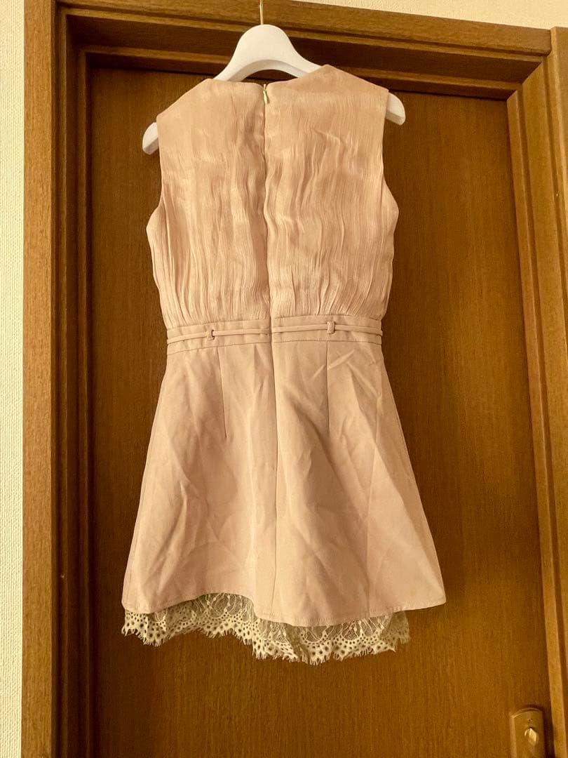 jewels リボン付きベージュノースリーブドレス