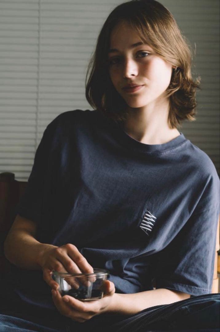 AWW ネイビー Tシャツ　新品