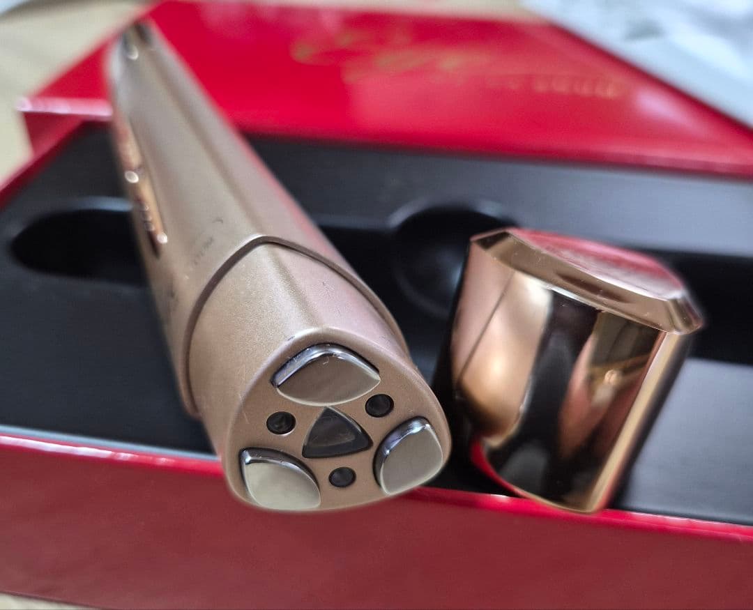 IKKOさんプロディースEye ME LA BOUM 美顔器 ゴールド