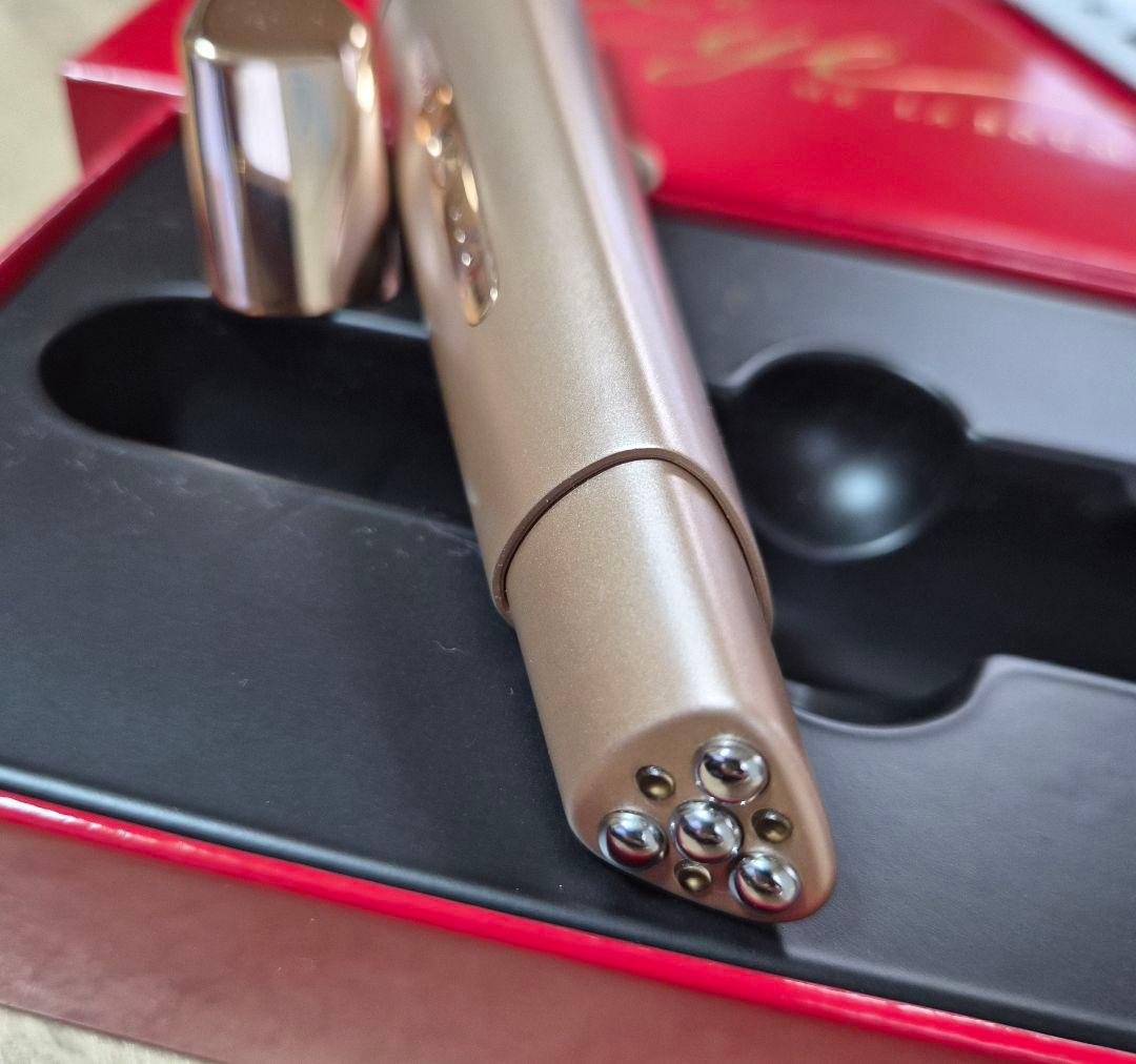 IKKOさんプロディースEye ME LA BOUM 美顔器 ゴールド