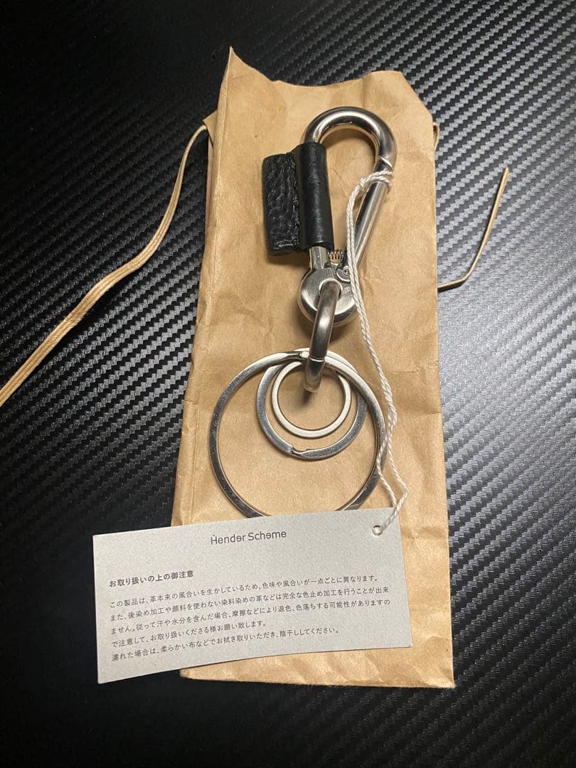 カラビナ付きシルバー金属キーホルダー