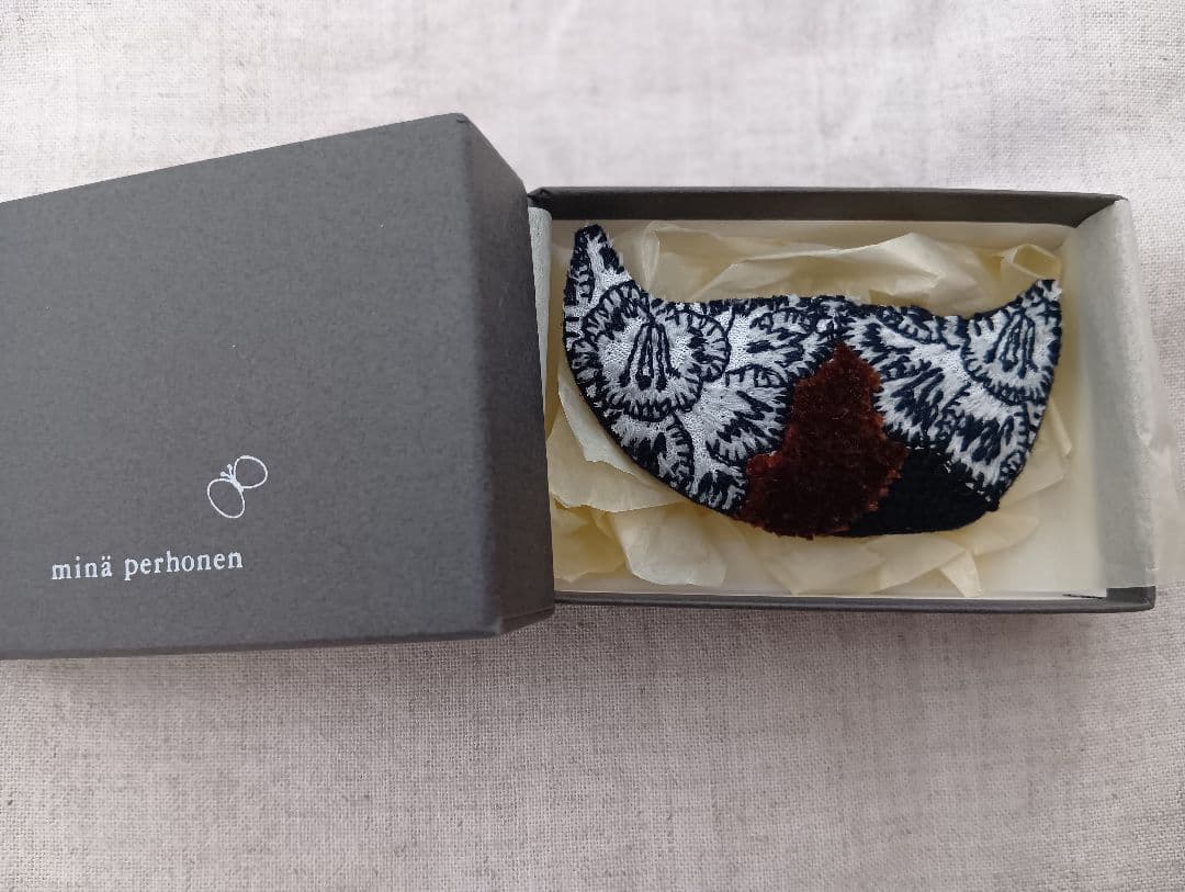 minä perhonen ブローチ