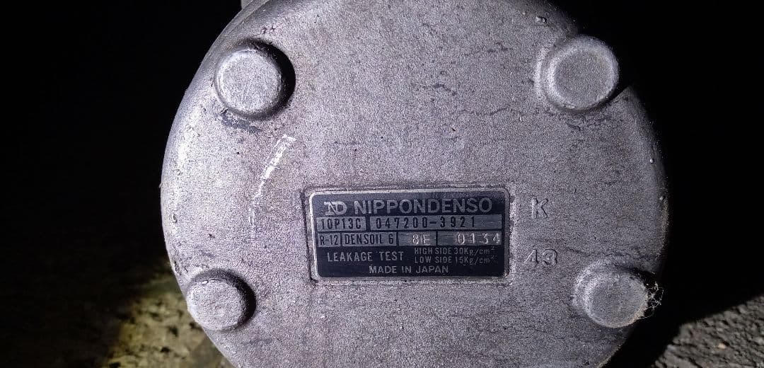 AE86 エアコンコンプレッサー