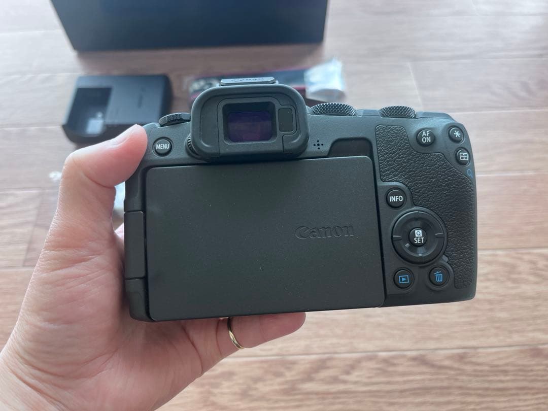 Canon EOS R8 ボディー