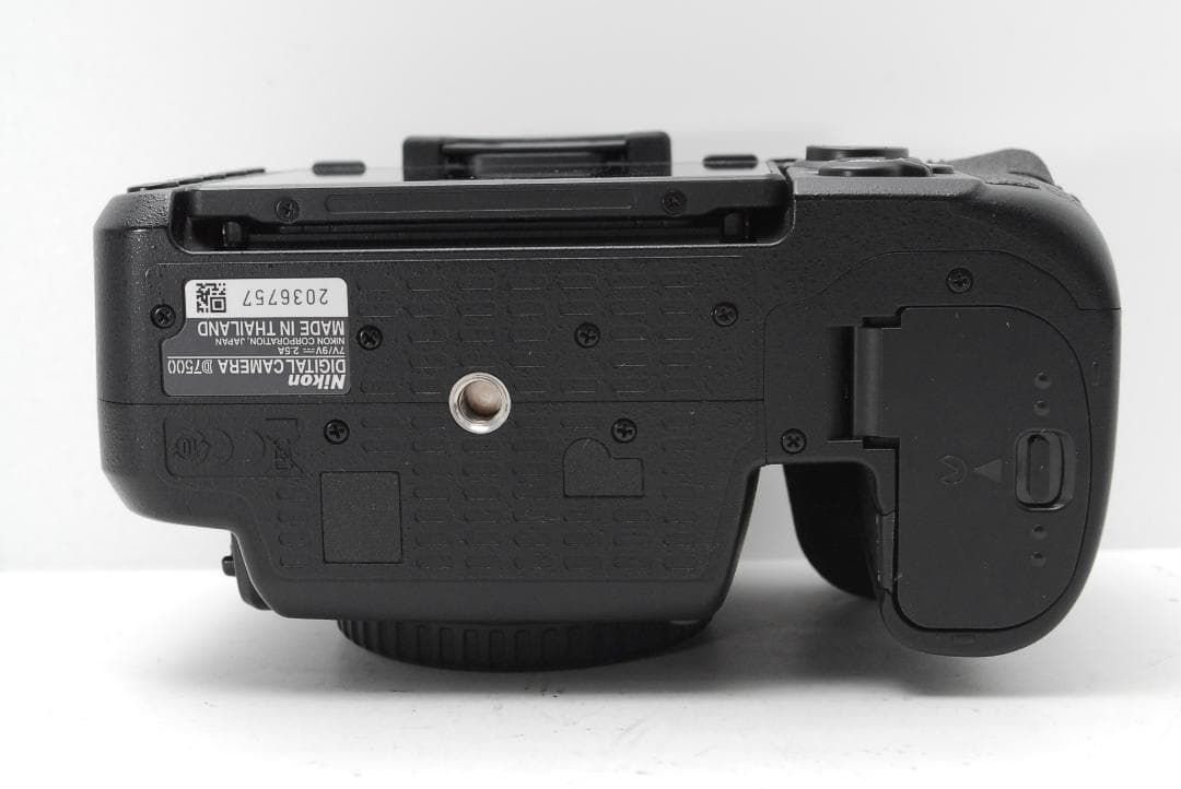 【使用感極少】Nikon D7500　ボディ　WiFi・Bluetooth搭載