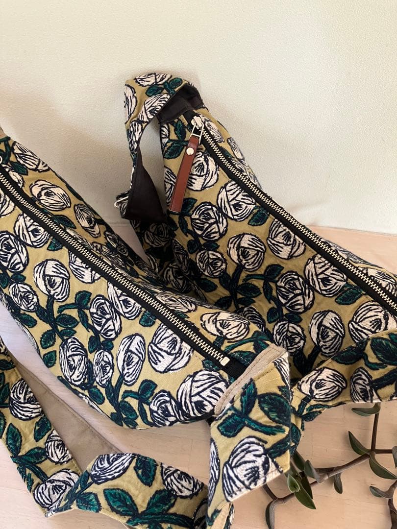 専用出品です rosy khakiボディーバッグ