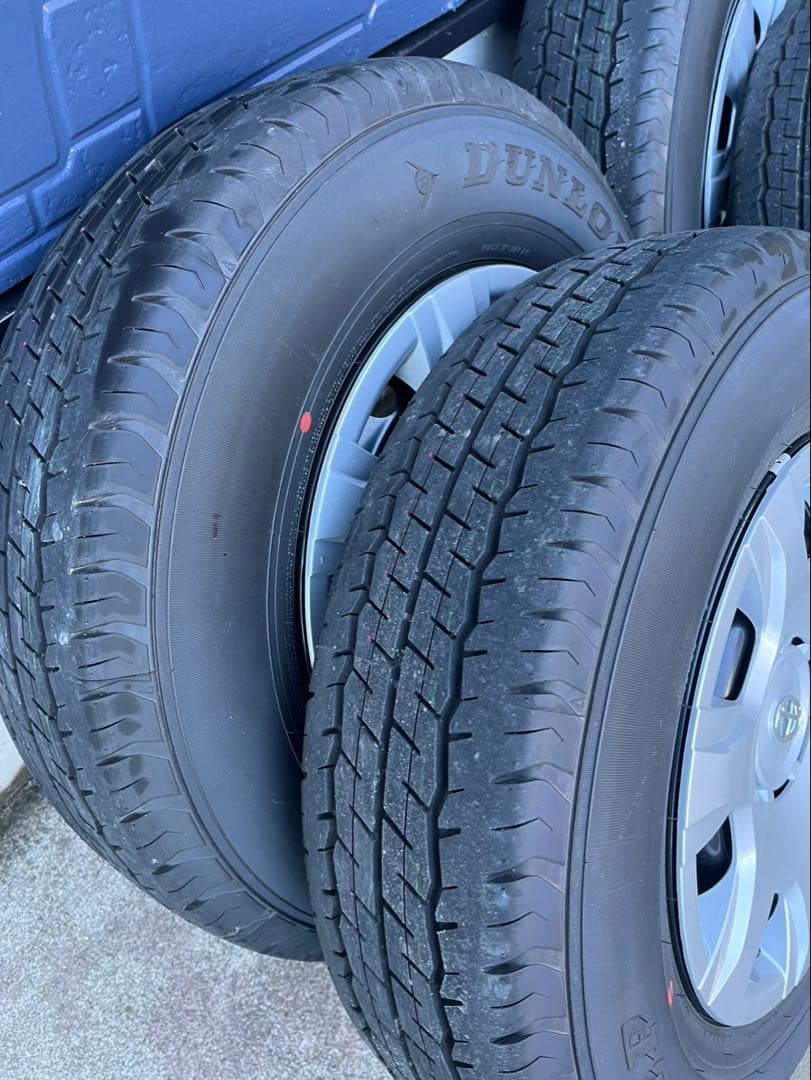 ハイエース 新車外し 15インチ タイヤ・ホイールセット 4本