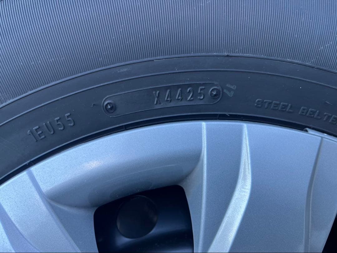 ハイエース 新車外し 15インチ タイヤ・ホイールセット 4本