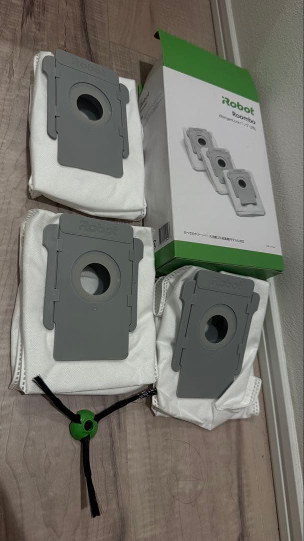 【値下げしました】【1回使用】ルンバj9＋ 限定ブラック/ゴールド