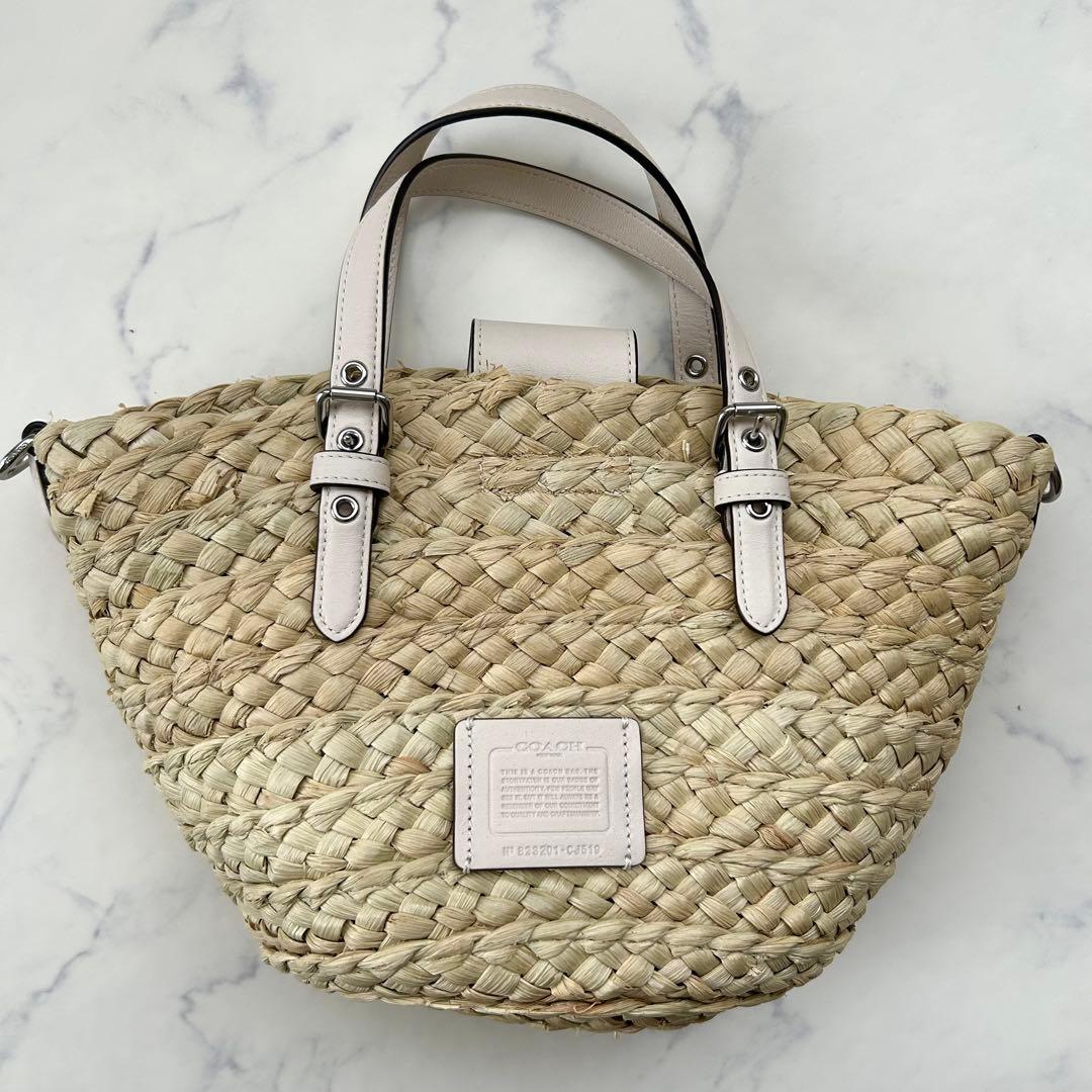 人気カラー✨COACH コーチ ストロー かごバッグ ベージュ ロゴチャーム付