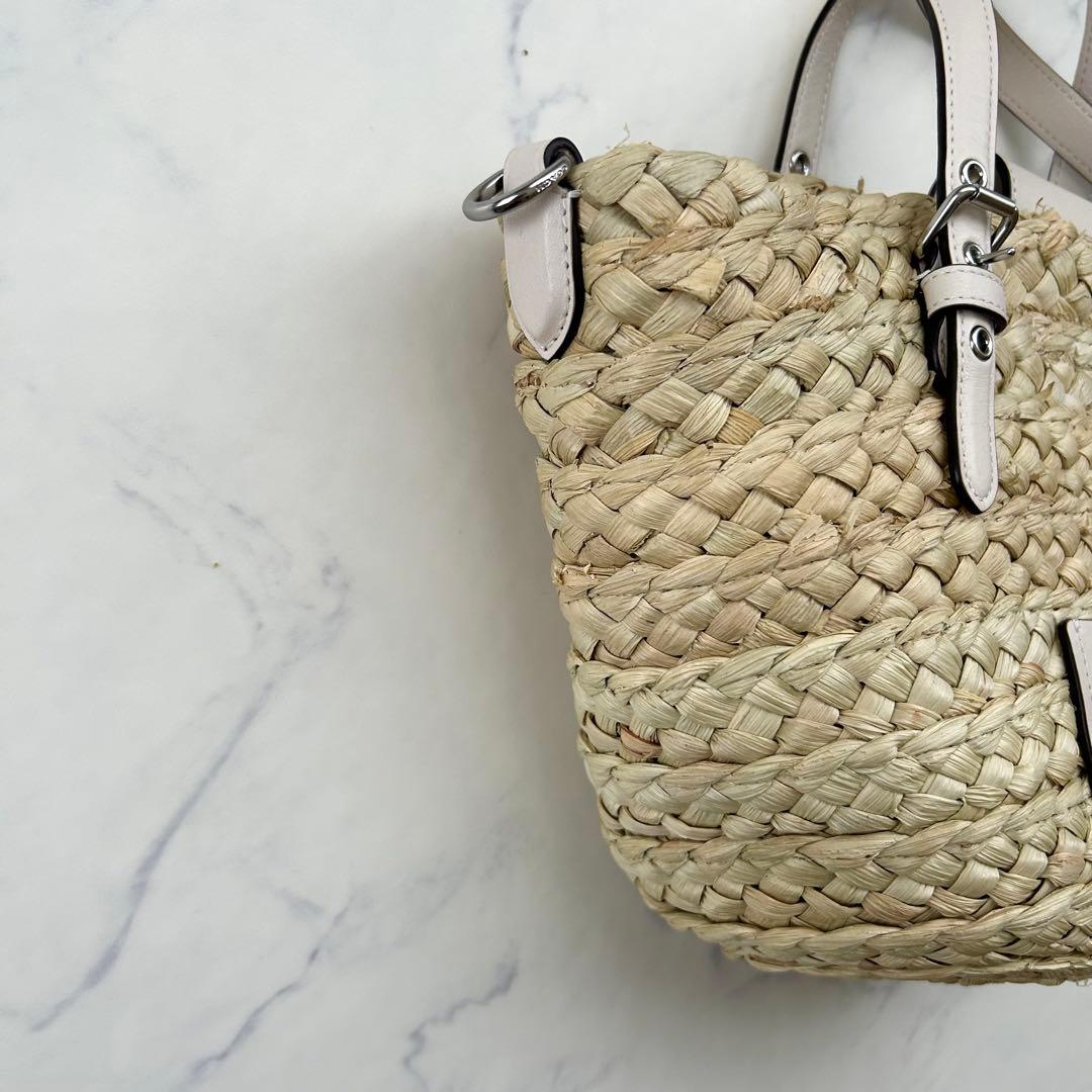 人気カラー✨COACH コーチ ストロー かごバッグ ベージュ ロゴチャーム付