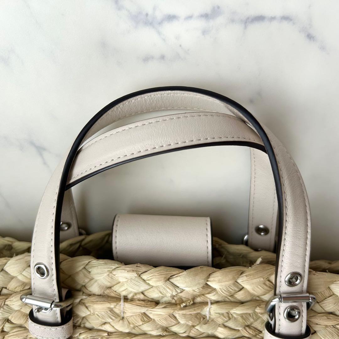 人気カラー✨COACH コーチ ストロー かごバッグ ベージュ ロゴチャーム付