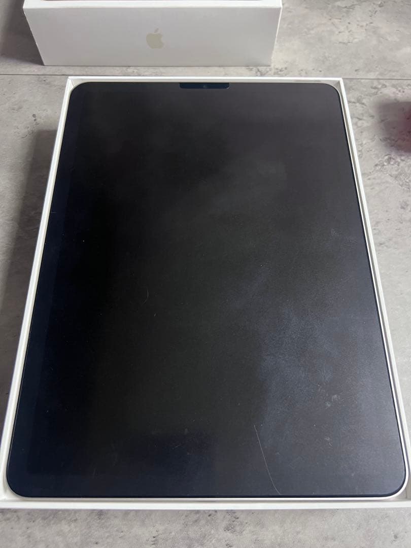 iPad Air 第5世代 Wi-Fiモデル　64GB スターライト