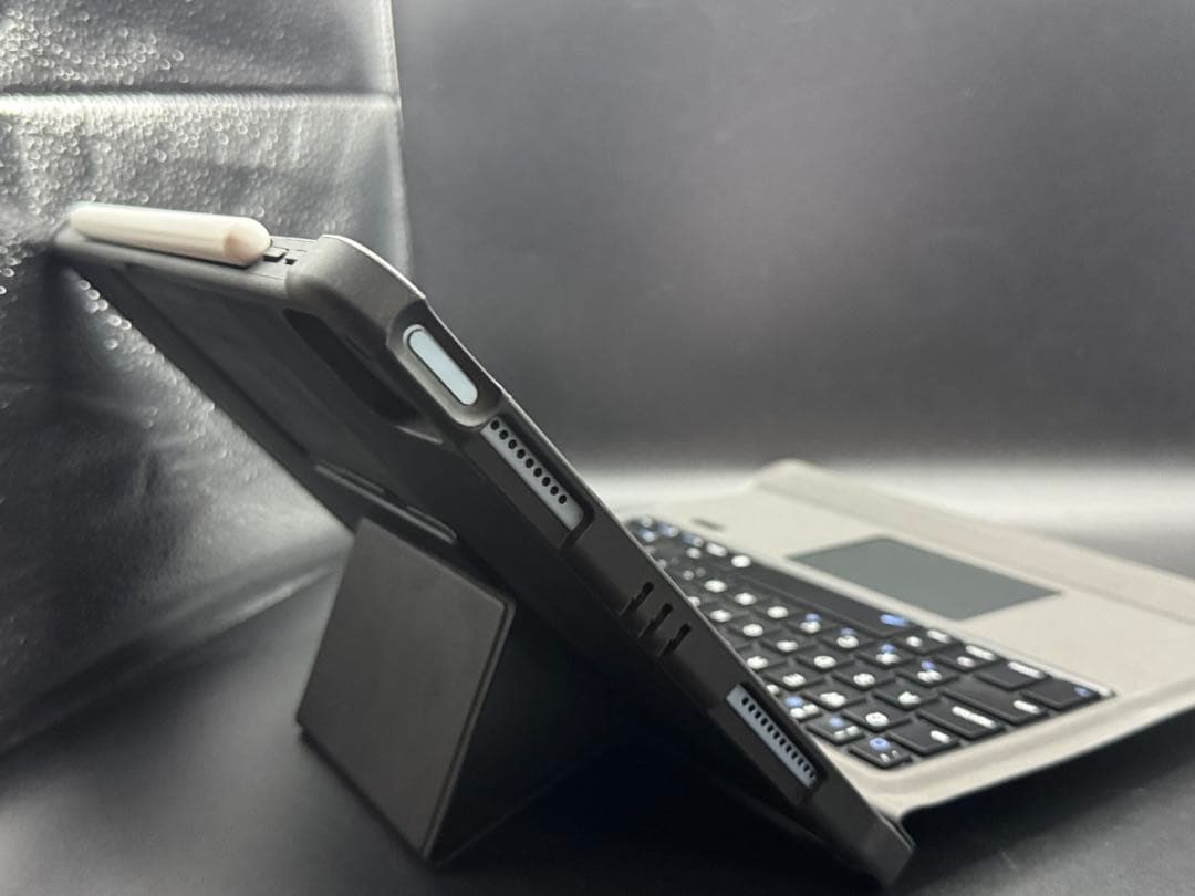 100%美品ipadAir4マグネットスタンド型キーボードケーススタイラスペン