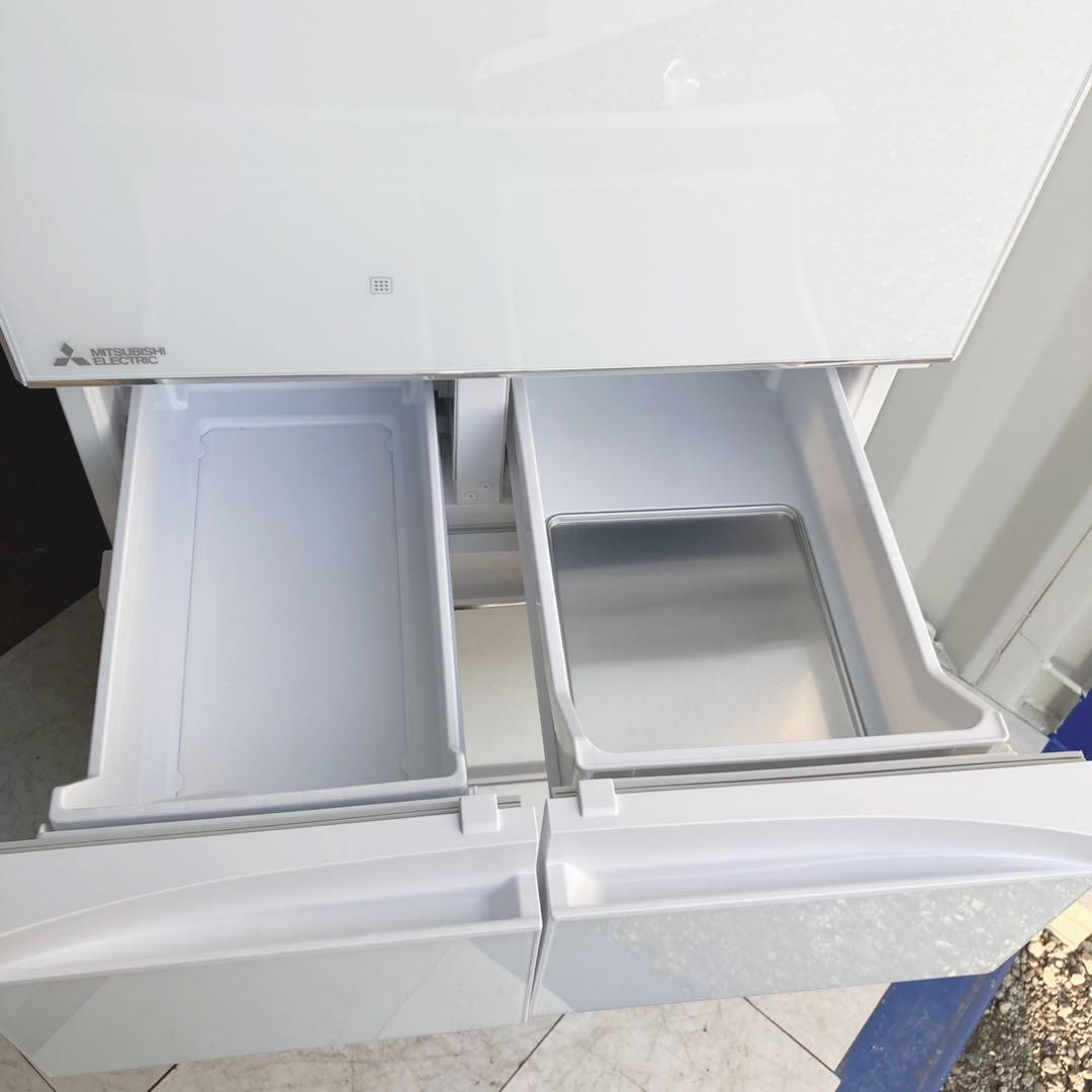 取付無料！三菱チルドルーム搭載おしゃれホワイトインテリアグラス冷蔵庫！洗濯機