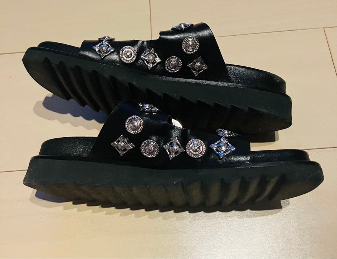 TOGA PULLA ブラック サンダル