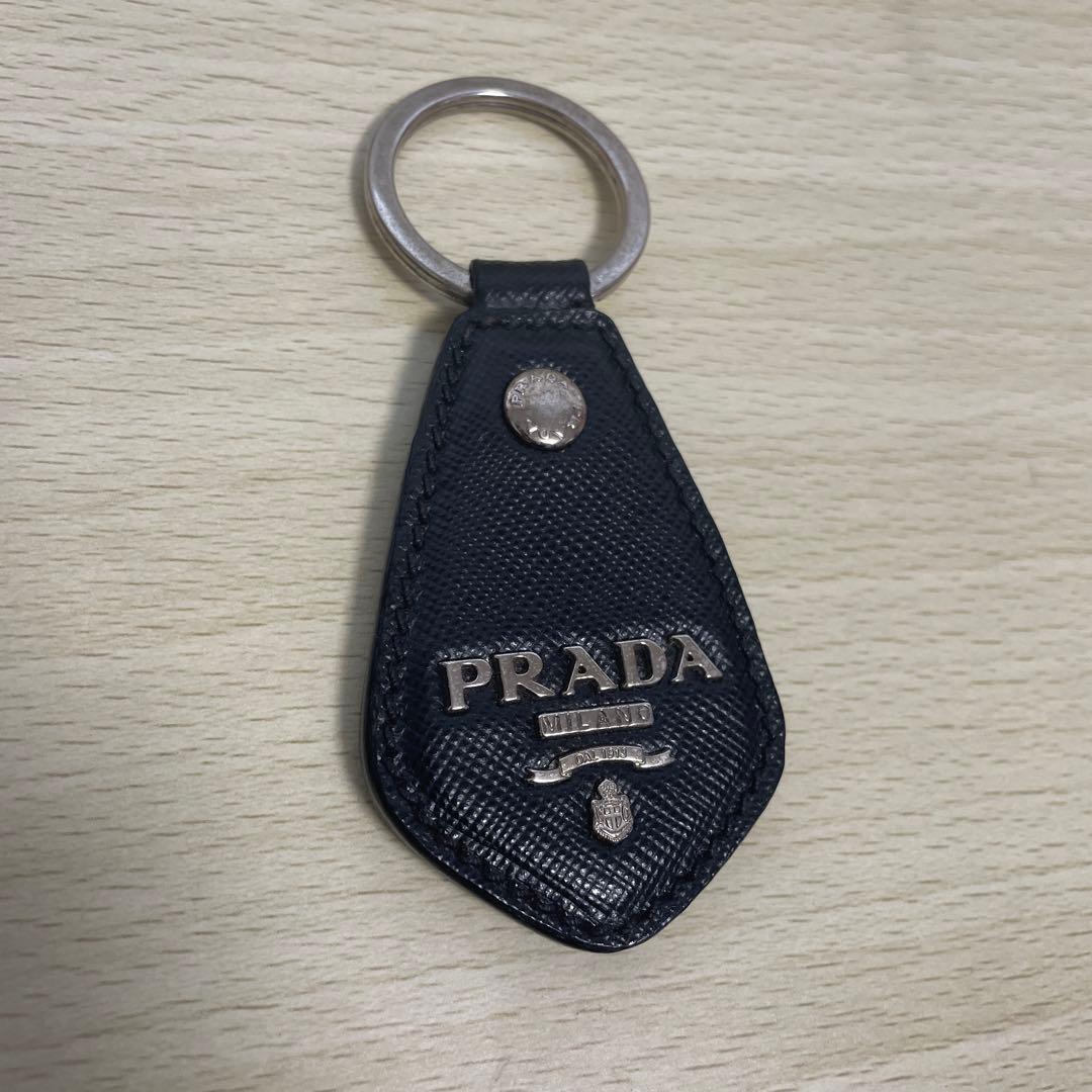 PRADA ブラックレザー キーホルダー